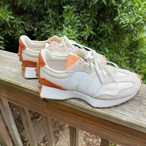 New Balance Women's 327 Shoes - Size 6.5
